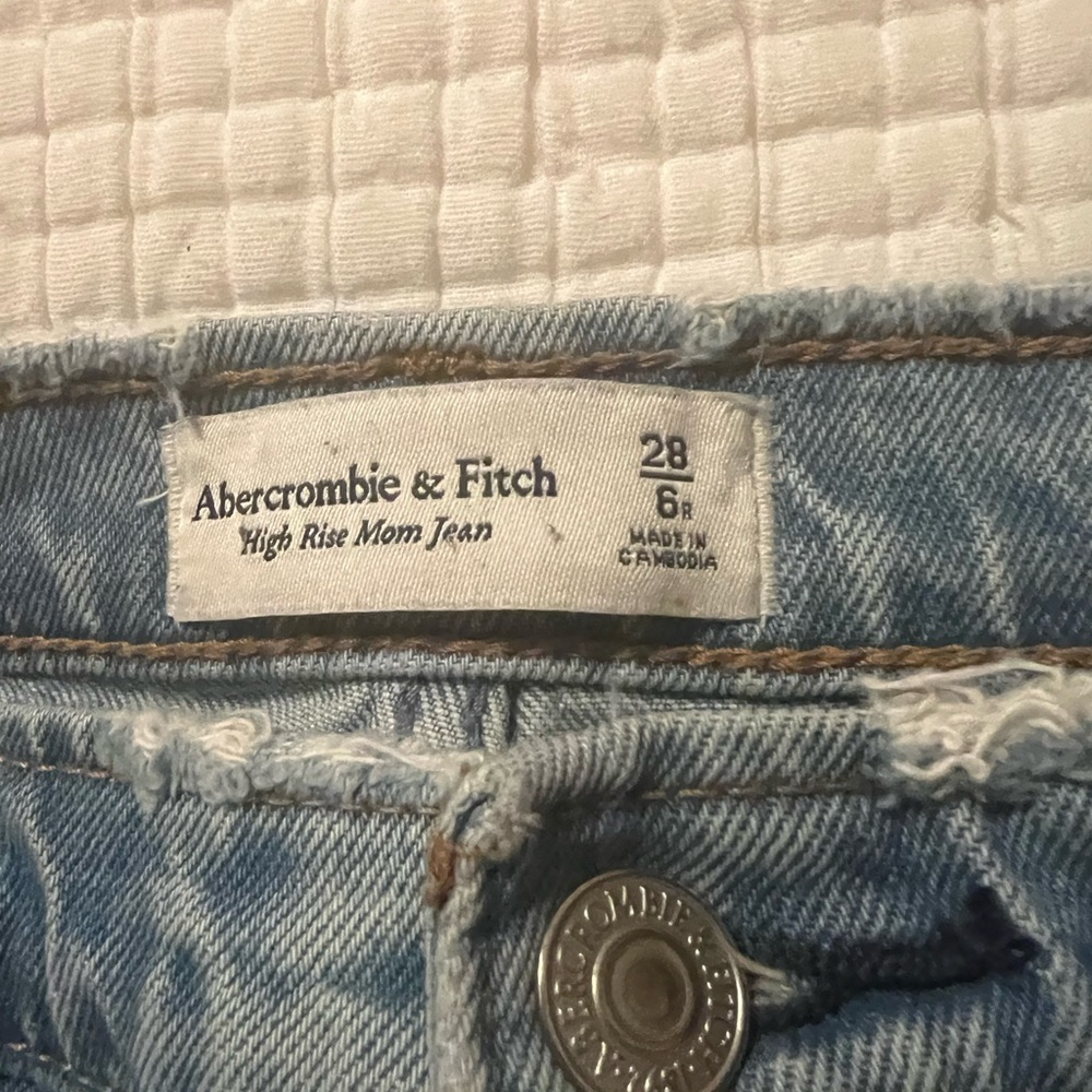 Abercrombie high rise mom Jean